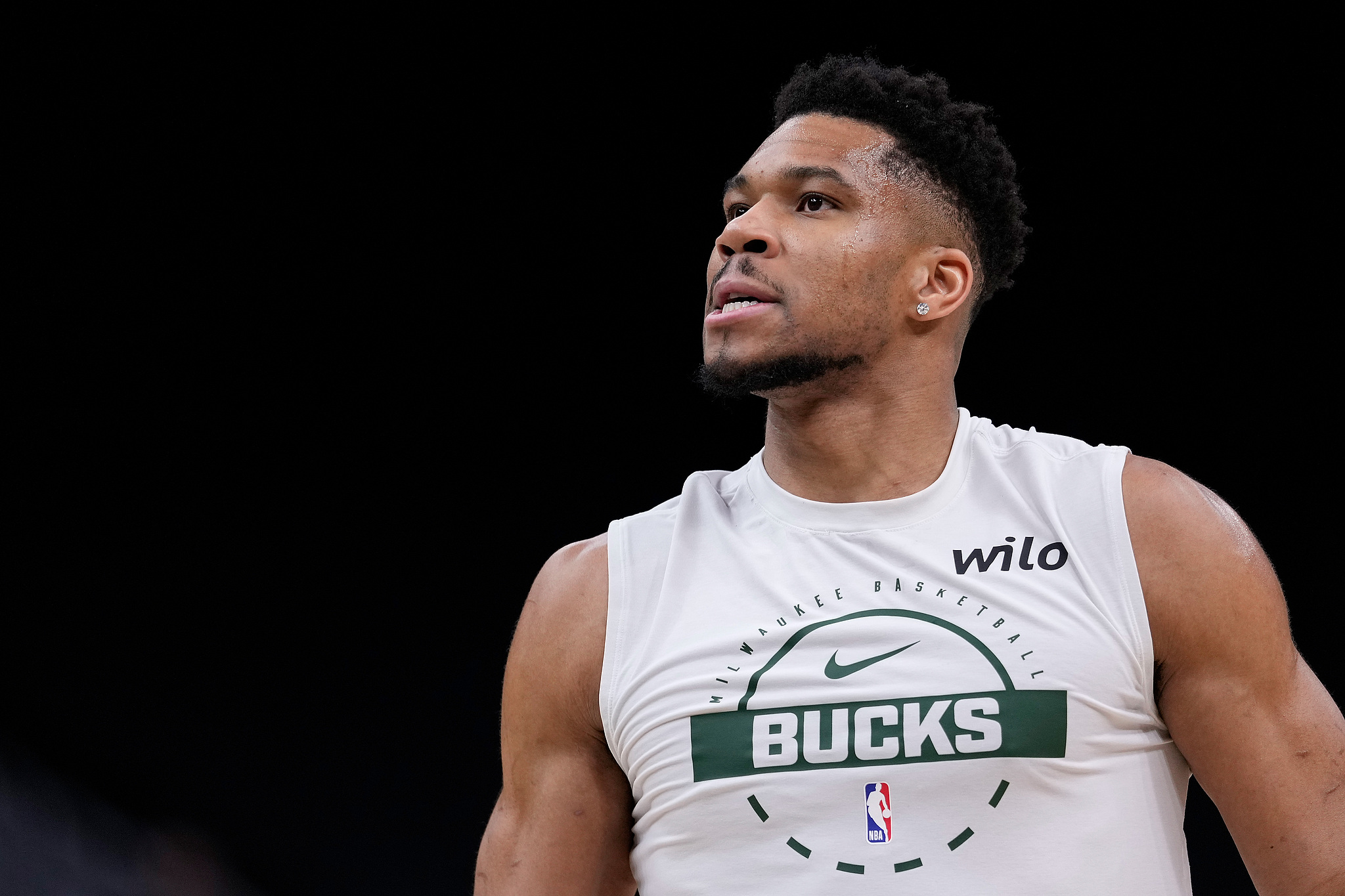 v站-计划有变!雄鹿通知各队他们将留下字母哥