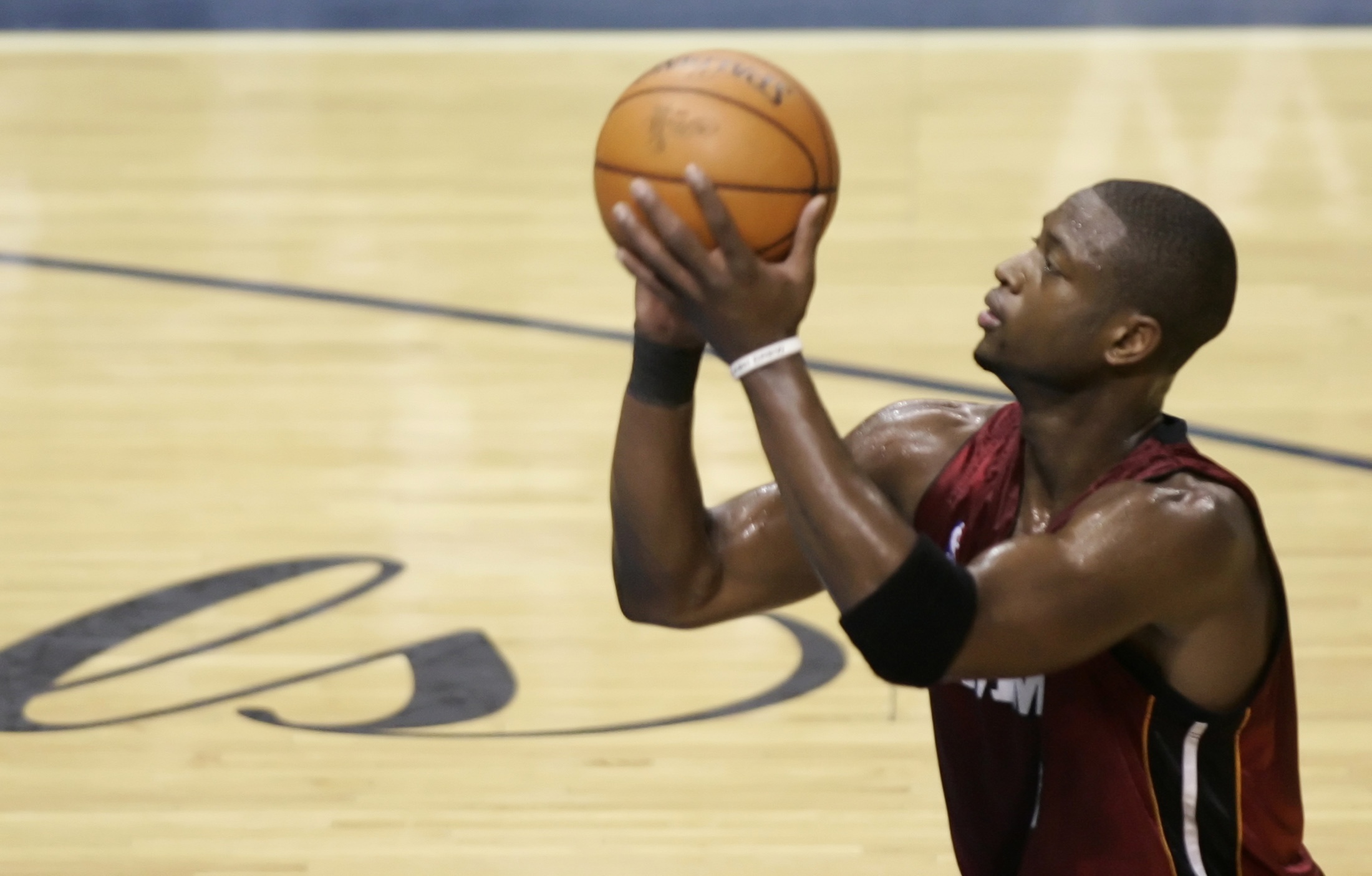 v体育-大范:韦德强于哈登 在联盟历史上绝杀球我最想交给的人就是韦德